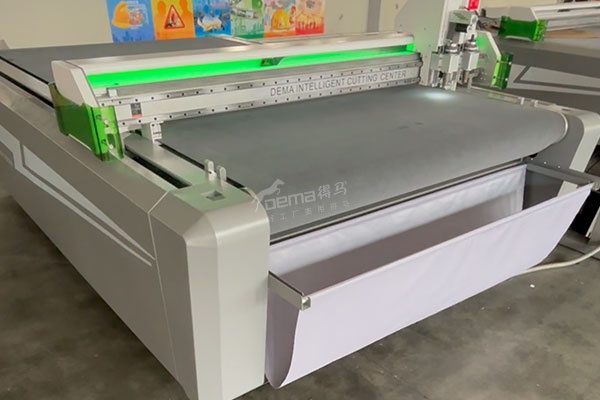 得馬F11高速裁切機