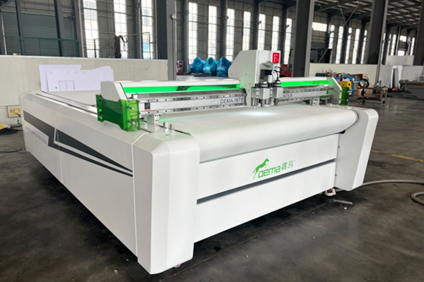 得馬F11高速裁切機(jī)