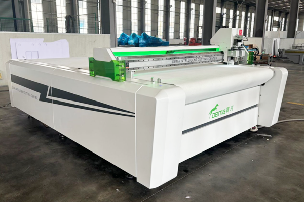 得馬F11高速裁切機