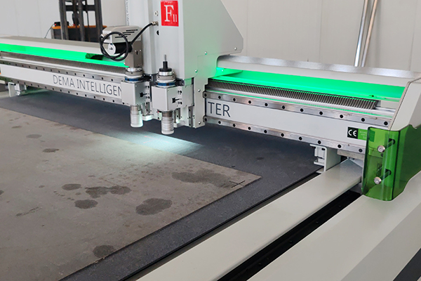 得馬F11高速裁切機